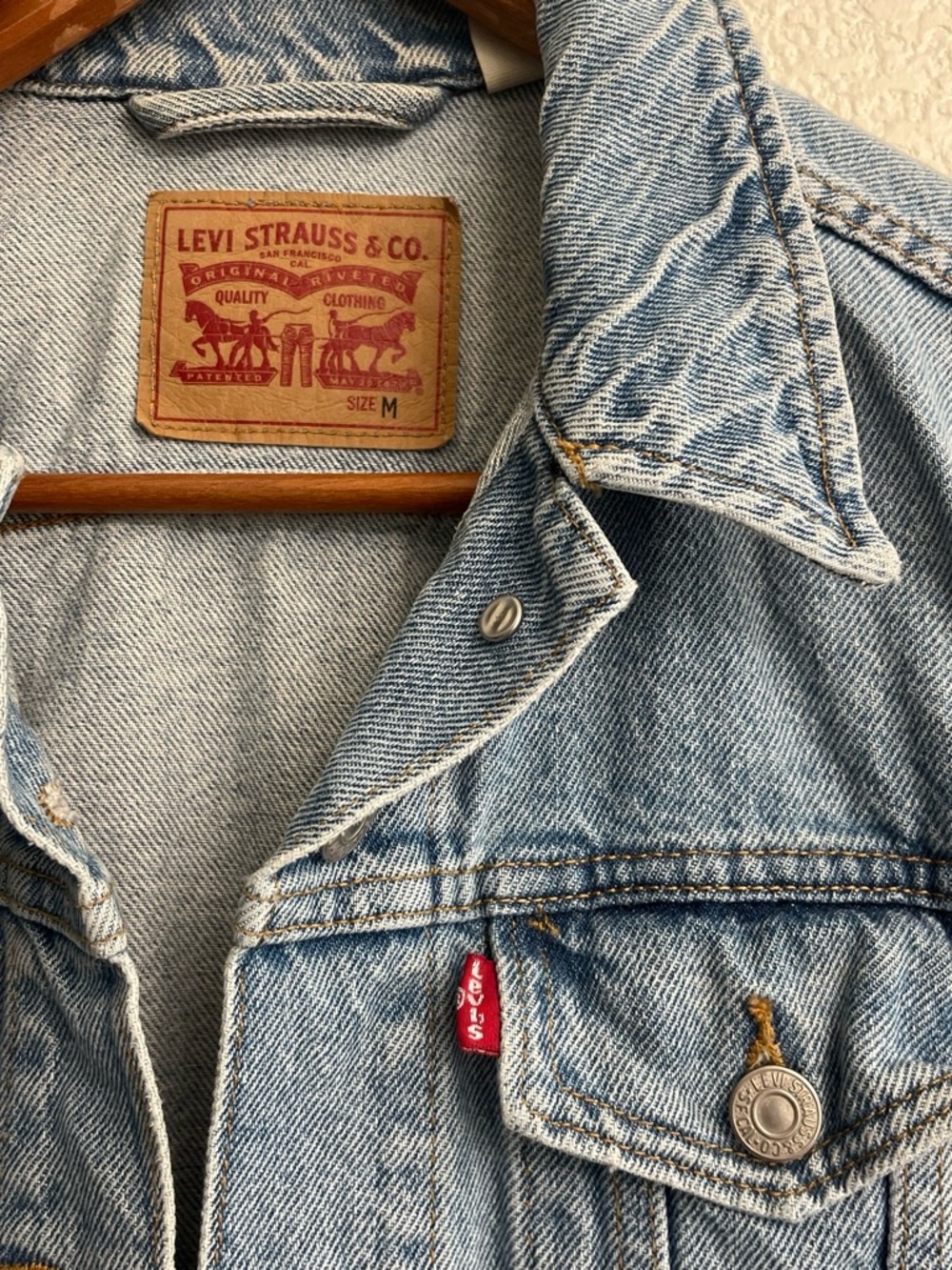 Levi's Light Blue Denim Jean Jacket - Picture 4 of 5
